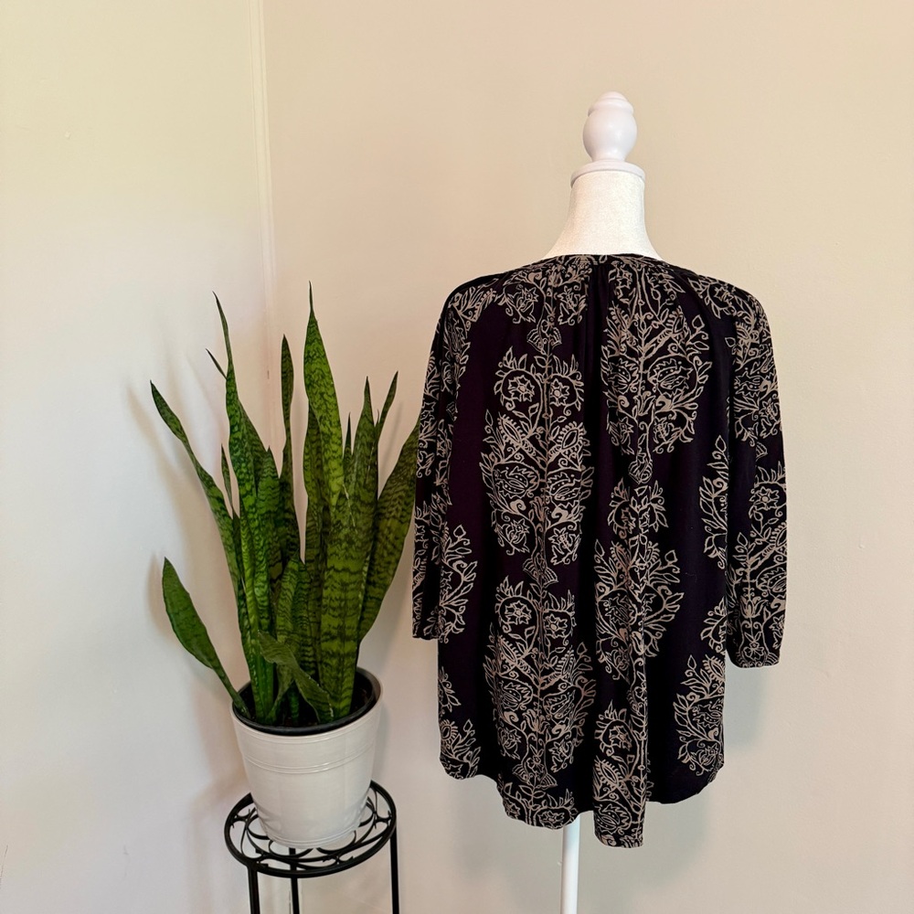 Lucky Brand | Black and Cream Floral Blouse - Picture 2 of 9